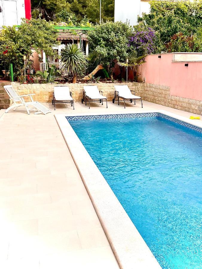 D&a With Private Swimming Pool