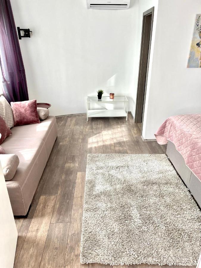 D&a With Private Swimming Pool Apartment *