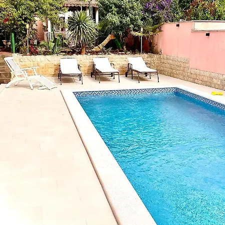 D&A Apartment With Private Swimming Pool Pula Exterior photo